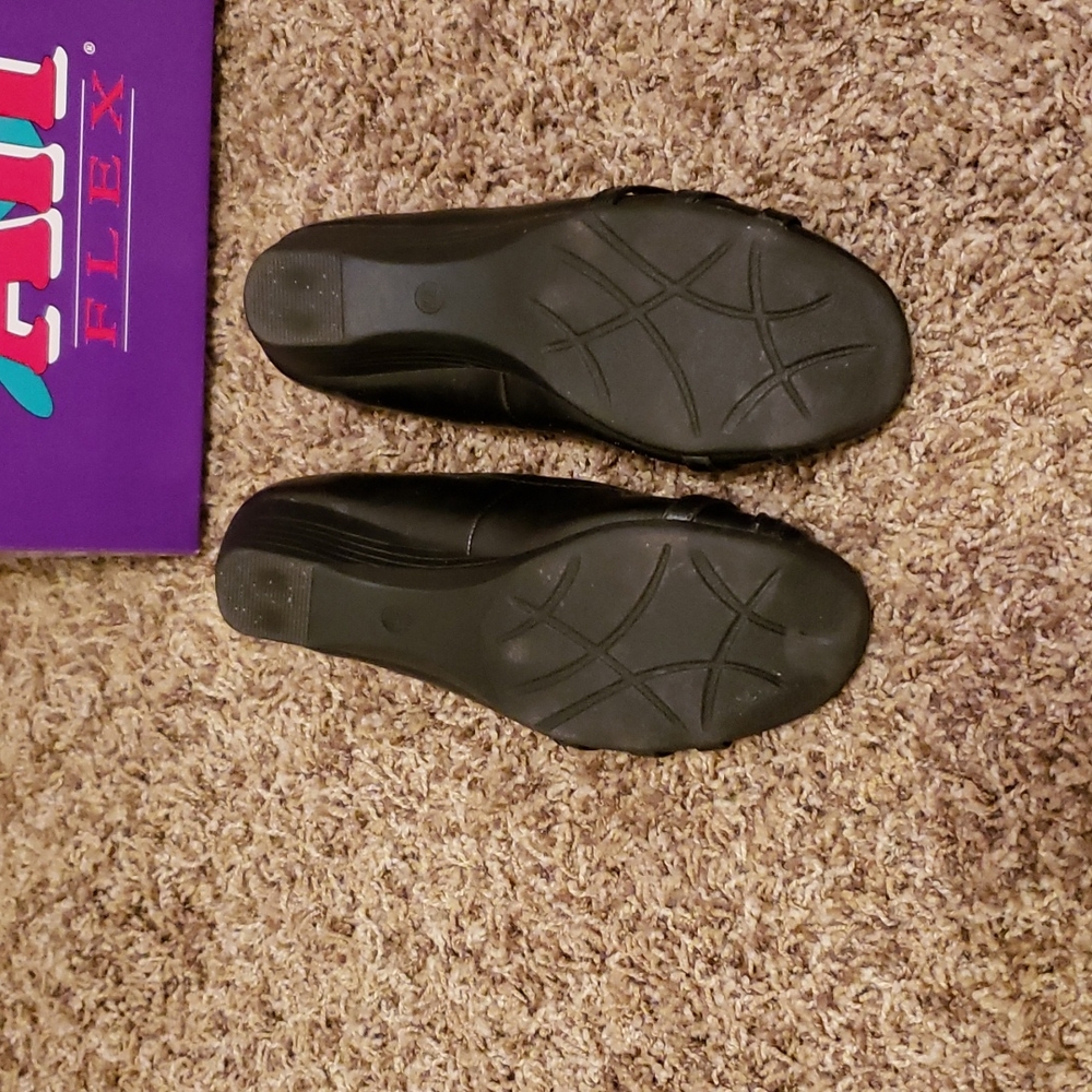 Shoes - Picture 3 of 4